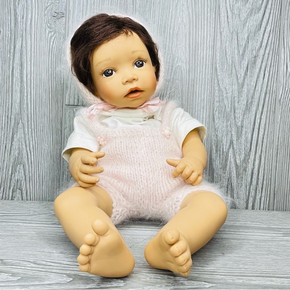 Rare vintage Angela Sutter realistic baby doll with outfit cloth body weighted - Picture 8 of 15